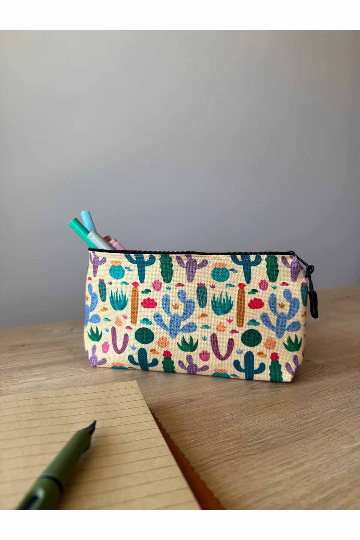 Kaktüs Desenli Kalemlik Yıkanabilir 22x12 Ölçülerinde Körüklü Makyaj Çantası