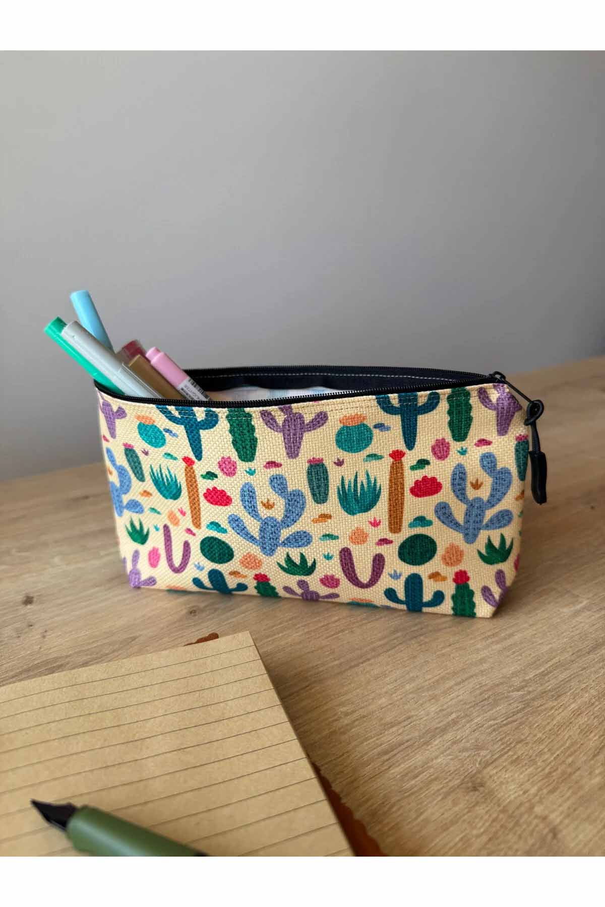 Kaktüs Desenli Kalemlik Yıkanabilir 22x12 Ölçülerinde Körüklü Makyaj Çantası
