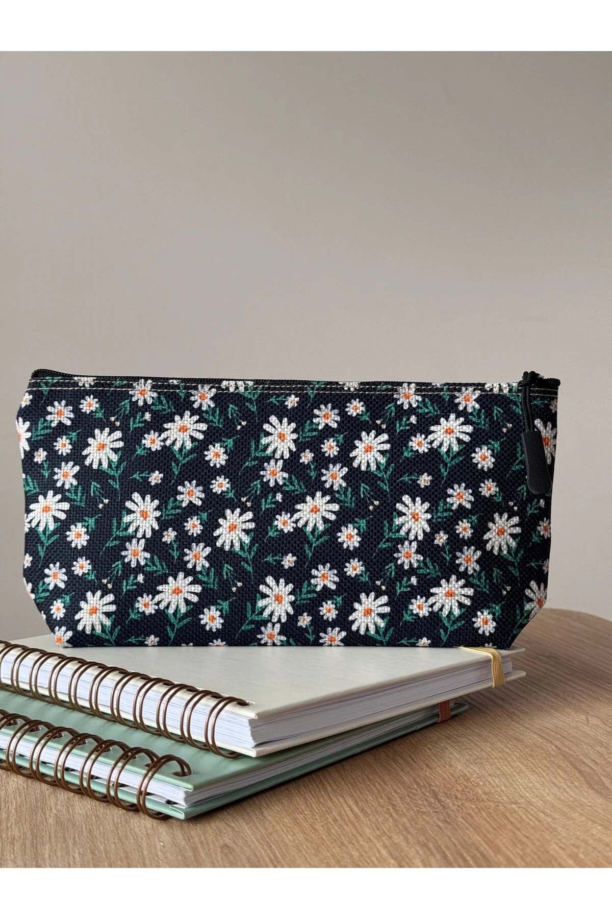 Papatya Desenli Kalemlik Yıkanabilir 22x12 Ölçülerinde Körüklü Makyaj Çantası