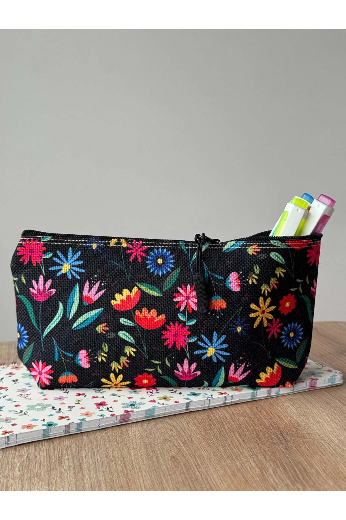 Çiçek Desenli Kalemlik Yıkanabilir 22x12 Ölçülerinde Körüklü Makyaj Çantası
